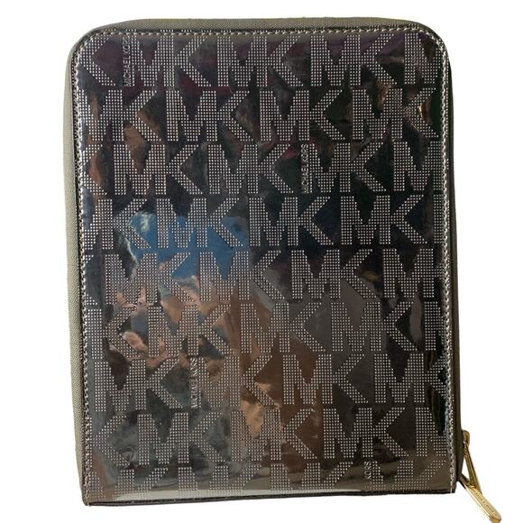 Michael Kors Silver Metallic Signature Jet Set Tablet Ipad Sleeve Case Protector - Picture 2 of 8